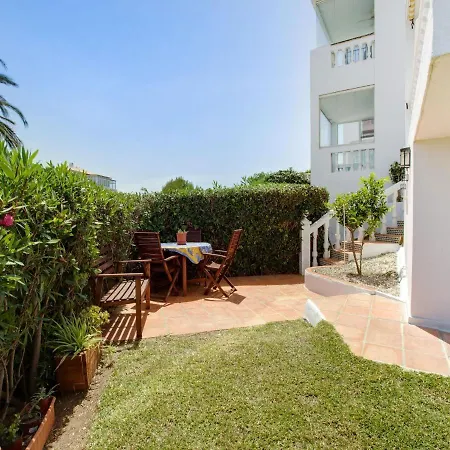 Inviting Holiday In With Swimming Pool