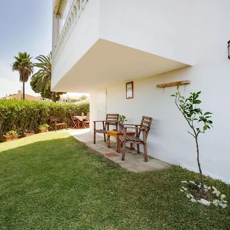 Inviting Holiday In With Swimming Pool *